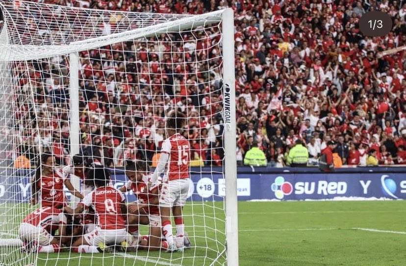 HumoCardenal8's tweet photo. FINAAAAAAALLLL FINAAAAALLL EN EL PASCUAL GUERREROOOOO. 

AMERICA 0-0 SANTA FE

GLOBAL 2-0 PARA NUESTRA LEONAAAAASS. 

CAMPEONEEEEESSS HIJUEPUTAAAAA. ENORMEEEEEEES LAS LEONAS. https://t.co/N8FMcBQVkQ