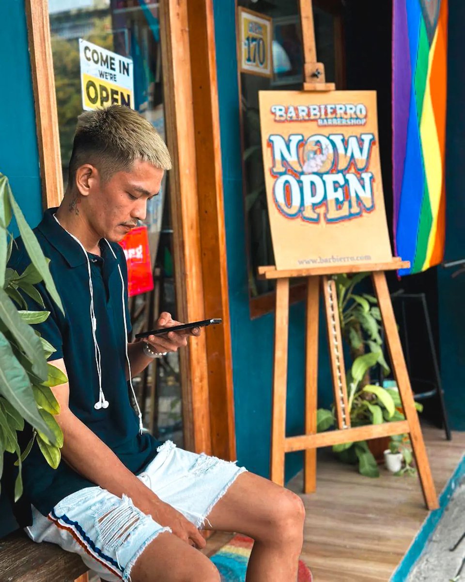 gupitbarbierro's tweet photo. Taking the bardagulan out of Twitter and into the streets, everyday, to fight. To us, Pride month isn't over. Tuloy ang laban. #standwithawra 🏳️🌈🏳️⚧️ We're open today from 9am-9pm. Walk in or save a seat via https://t.co/cWVC0y4KHh 📸 @_iggyyy1988 https://t.co/v5O8uFrPfL https://t.co/6BEVVDy1Qu