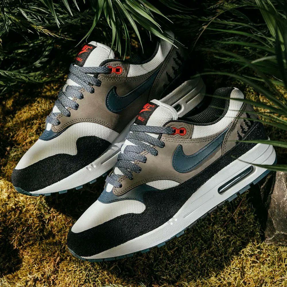 JustFreshKicks's tweet photo. Nike Air Max 1 Premium "Escape" 🌲

https://t.co/DuwpMTwygX https://t.co/q6r234yEAh