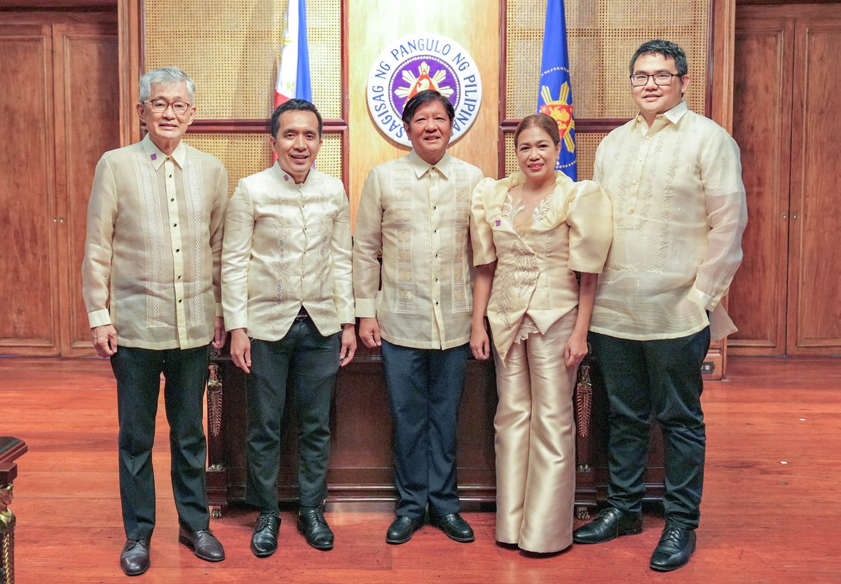 Mas pinaigting na suporta para sa ating mga innovator sa bansa!

Inaprubahan natin ang National Innovation Agenda and Strategy Document (NIASD) sa miting kasama ang  National Innovation Council kahapon. Sa tulong ng NIASD, makabubuo tayo ng isang Pilipinas na itinataguyod ang