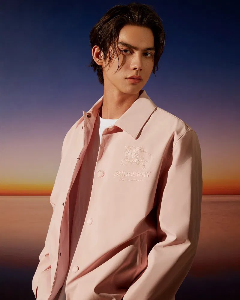brightpics_'s tweet photo. Bright Vachirawit  July 2023 Bazaar Singapore Digital Cover Star

 #BRIGHTxBAZAAR #bbrightvc https://t.co/5kYAk1EYkA