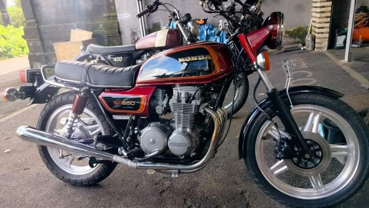 Suka Mobil Tua tweet media