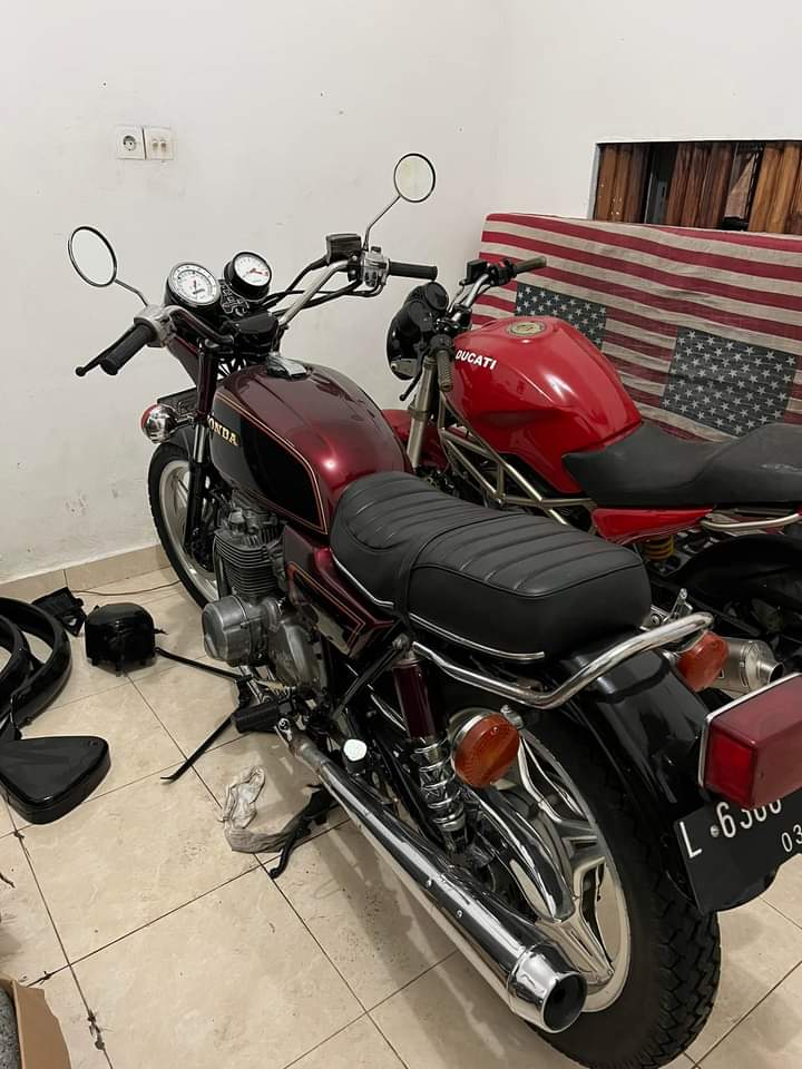 Suka Mobil Tua tweet media