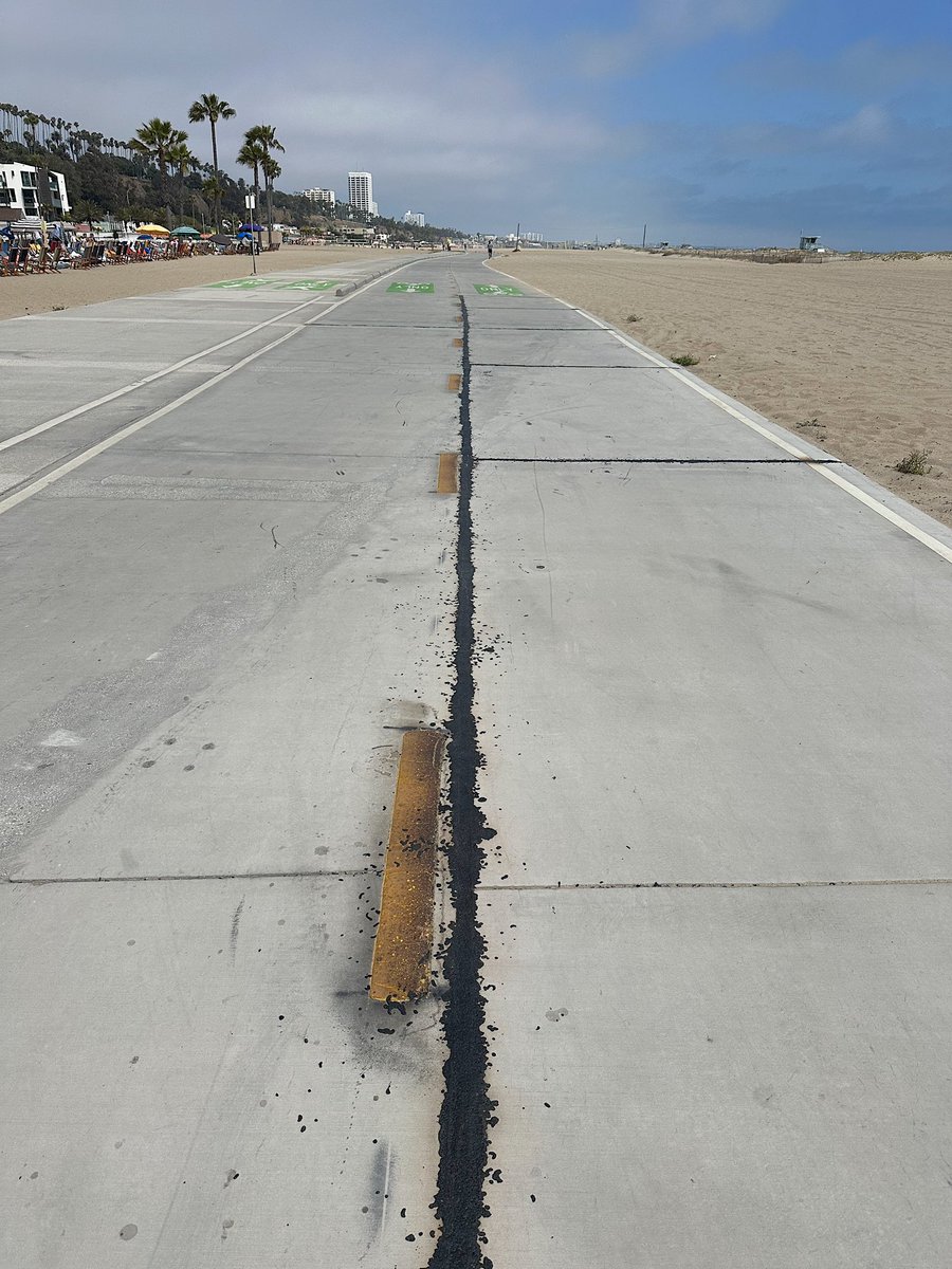 clintfisher's tweet photo. Apparently, there were two accidents that occurred here. I was informed today as I was photographing this. It’s unfortunate that happened, thanks to @santamonicacity for filling the gaps in. https://t.co/YNIL09c4hc