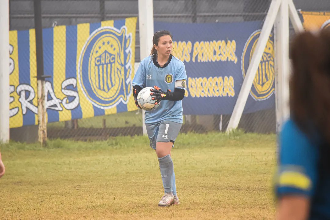 🇺🇦💪 ¡Fuerzas Bri! 

Brisa Carloni fue operada exitosamente en la semana luego de sufrir una lesión en su tobillo izquierdo.

👉 La arquera del #Sub19 del #cARc tendrá entre 3 y 4 meses aproximadamente fuera de las canchas.

¡No hay guerreras sin heridas! 

#VamosLasPibas🔵🟡