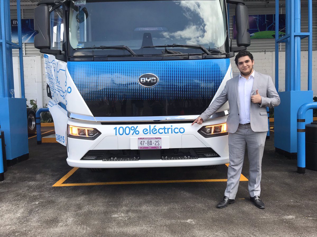 chavez929's tweet photo. En representación de la Directora General @maguealcantara de #ImpulsoGlobal asistí al lanzamiento del primer #hub de#electromovilidad para tractocamiones en 🇲🇽

Con estas acciones se refrenda el compromiso de #Mexico con la transición a la movilidad eléctrica https://t.co/FPUr3E20ZZ