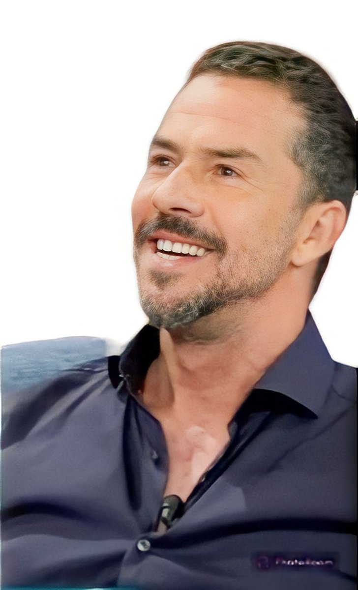 Team__Jorge's tweet photo. Nuestro Nacho guapísimo en el programa "Viernes Deluxe"  💚💚💚💚 https://t.co/dHAnn1hZx2