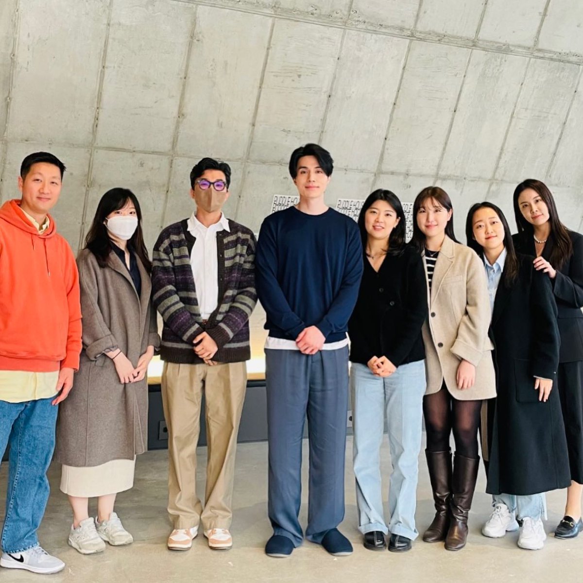 actor_wookie's tweet photo. It was 3 months ago, but why does it feel so old?. Since there is no Imc team, designers monitor and coordinate in the field…  By the way, right next to him... crying

#Advertising #AdvertisingModel #Lee Dongwook #Handsome #Shoulder gangster 
cr: acousticmemory https://t.co/W8dYyVMh9h