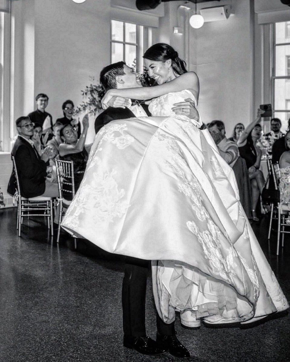 bme4you's tweet image. 1st Dance! ❤️

Event. With. Us! #TheBigManEntertainmentGroup