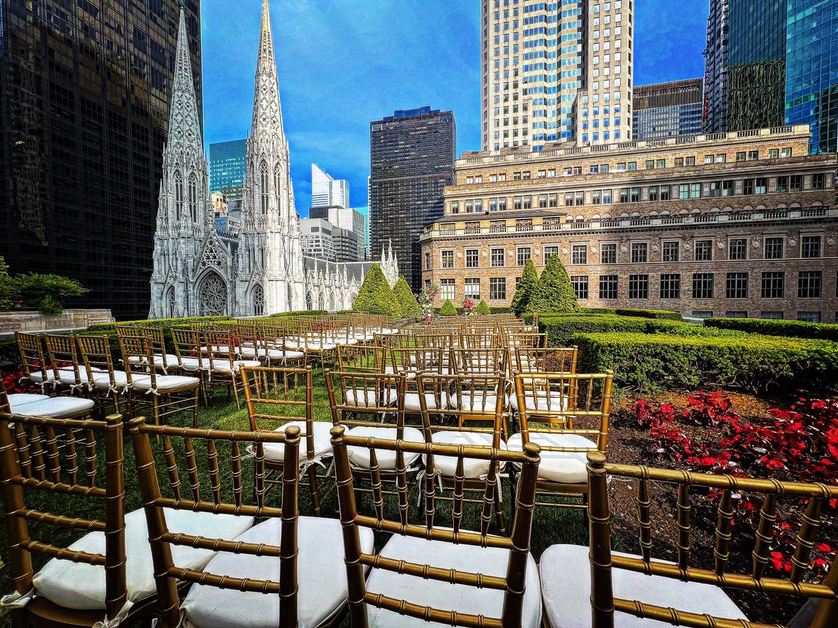 bme4you's tweet image. #Love in the city!

Event. With. Us! #TheBigManEntertainmentGroup