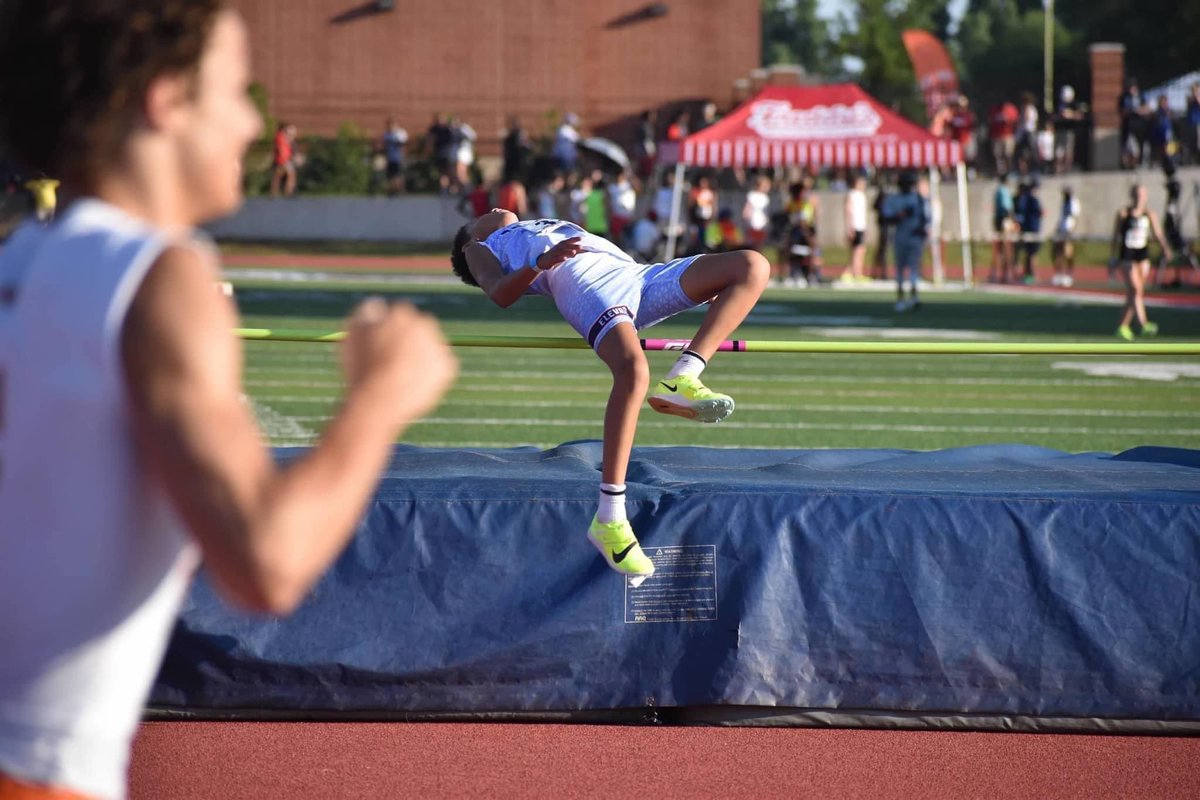 ayyoheather's tweet photo. Bubba’s Bakery is back open! 
Please considering supporting this well deserving young man. 

#AAU #JuniorOlympics #TripleQualifier #Fundraising #KansasCity #Support #SmallBusiness https://t.co/GPXraANZtF