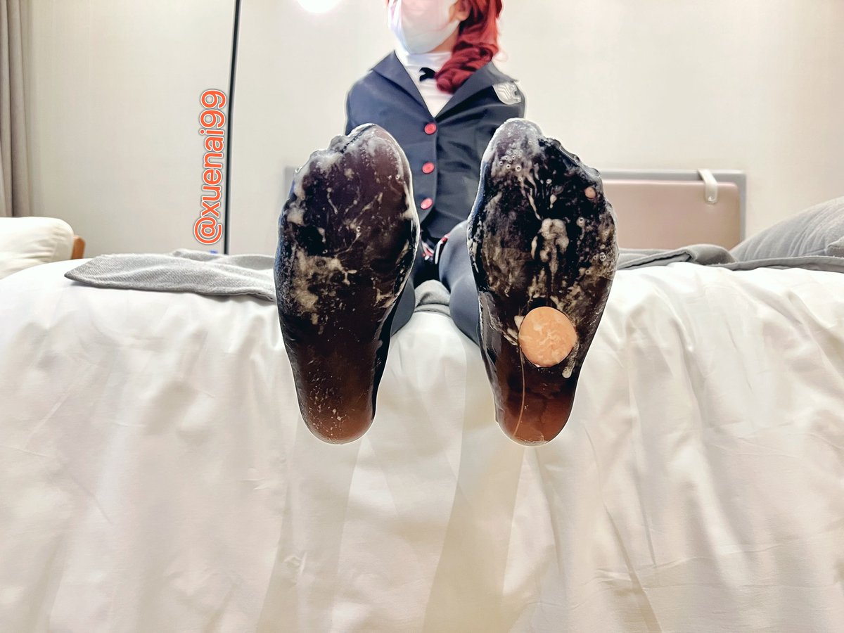 完了  芳泽同学足底实在是太舒服了😇！以至于芳泽同学还抱怨我怎么在她脚底射了这么多啊，待会芳泽同学她还要和雨宫莲学长一起执行心之怪盗团任务的，这应该不会被学长察觉吧😝？
#足交 #足控 #cos #cosplay #cos足交 #cosplay足交  #足射 #芳泽霞 #女神异闻录5 #女神异闻录5皇家版 #P5R   #ペルソナ5 https://t.co/nnaNYASwpK