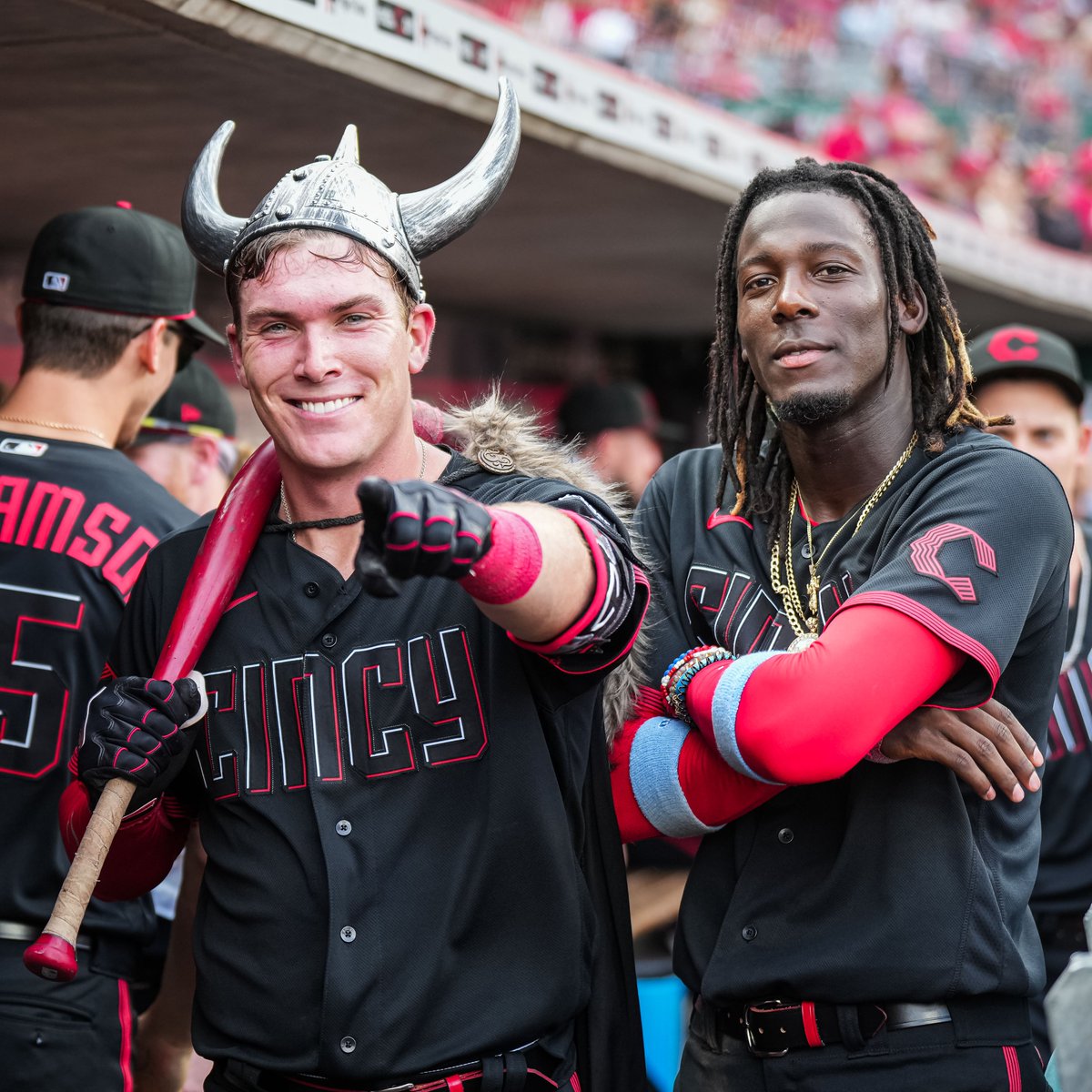 Reds's tweet photo. New pose pic just dropped https://t.co/DtdMYu1T23