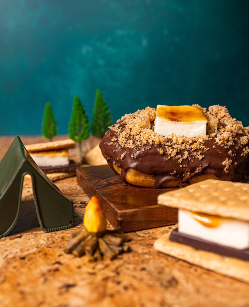 S'mores, Creamsicles, July.. oh my! 😃⁠
⁠
July flavour No.1—I Wan't S'mores 🔥 A yeast ring smothered with milk chocolate glaze, dunked in graham cracker crumble and topped with a torched marshmallow (V, Contains Soy)!
⁠
Flavour No.2—Officially revealed &amp; announced tomorrow!