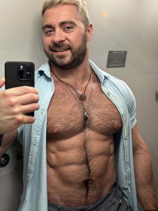 Am I a train gay or am I a train gay? Or both? https://t.co/k24lB038tM<a href="/tag/dirtymirror"class="tags"><span>#dirtymirror</span></a>