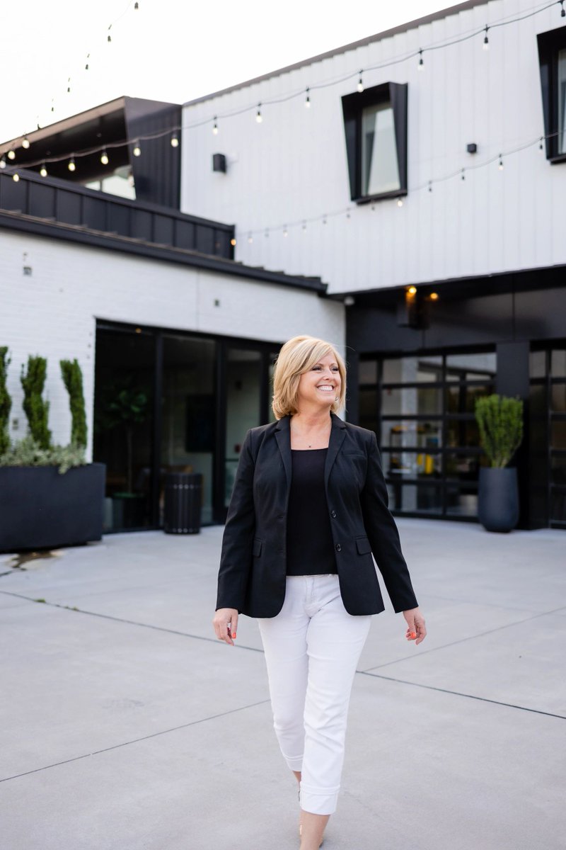 Jencaseyhughes's tweet photo. Hot off the press: The real estate market is sizzling with high demand and low inventory! Now's the time to seize the opportunity and make your move. Let's find your dream home before it's gone. 📈🏠 #JenniferHughesAssociateBroker https://t.co/dbr9qjzGtv