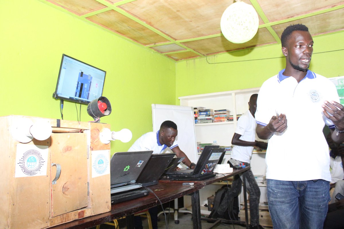 cicug7's tweet photo. #Technology is a good servant but a dangerous master if not used productively @Mdd_Difacto.
 "Let's go invent tomorrow instead of worrying about what happened yesterday"

#Team_CIC
#bx_technology
#refugee_mindset https://t.co/uBN8jwNdIH