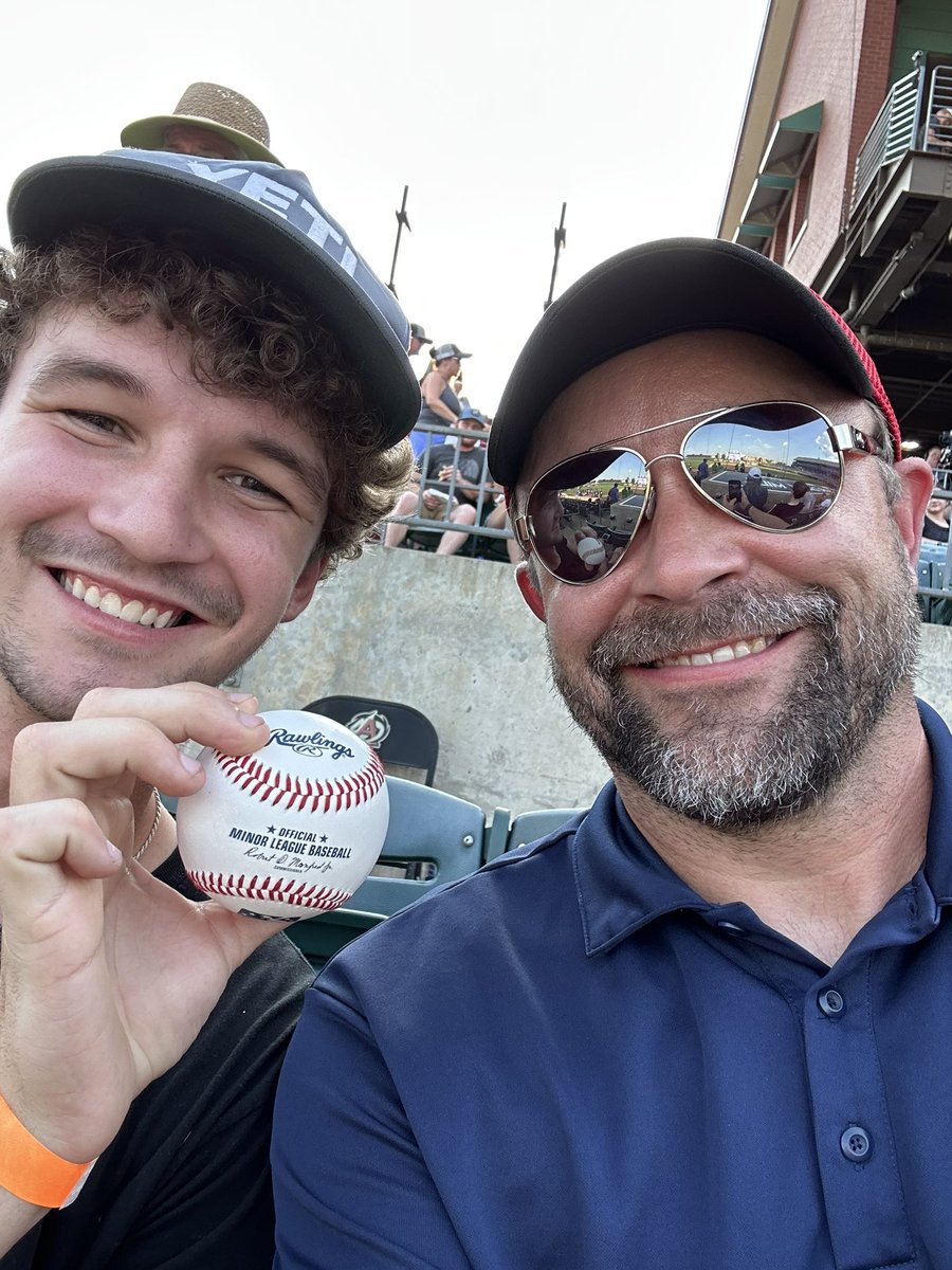BillMockabee's tweet photo. Throwing out the first pitch #artravs https://t.co/hlUTPNxOvU