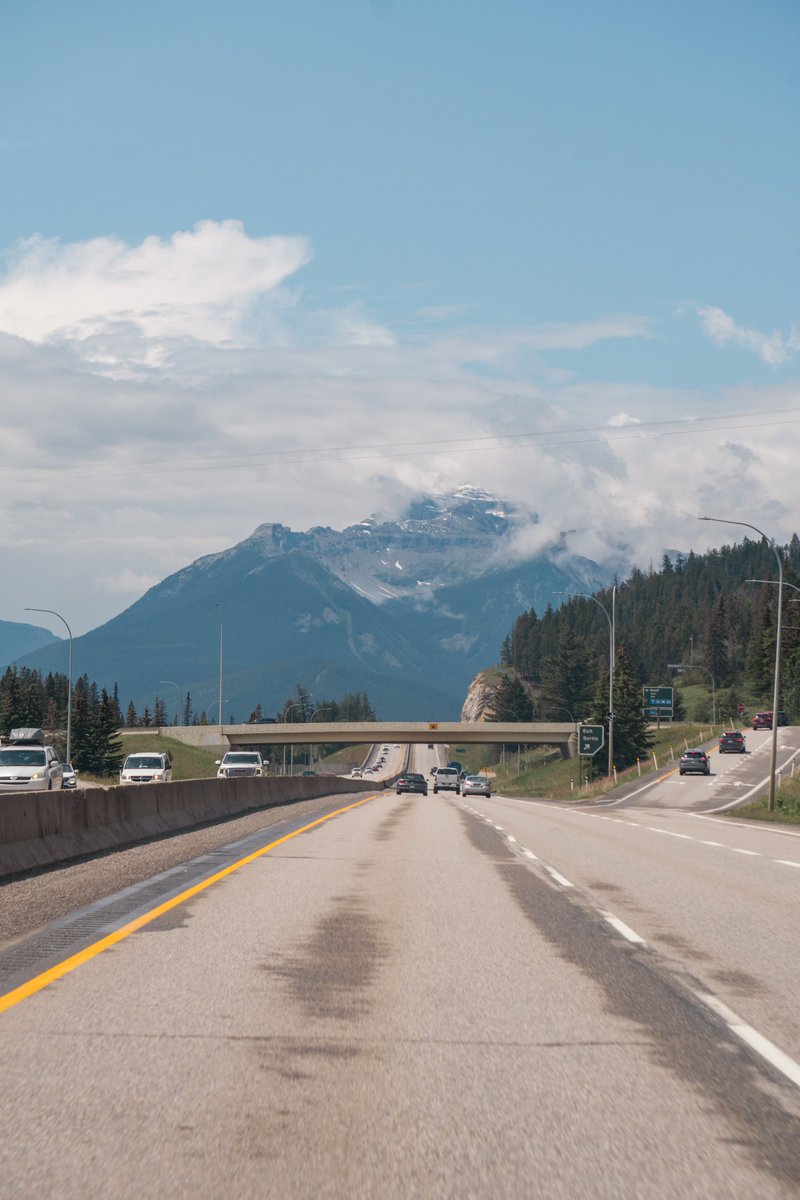 kitarphobia's tweet photo. road tripping means taking pictures out the car window https://t.co/tIk5SKOGGk