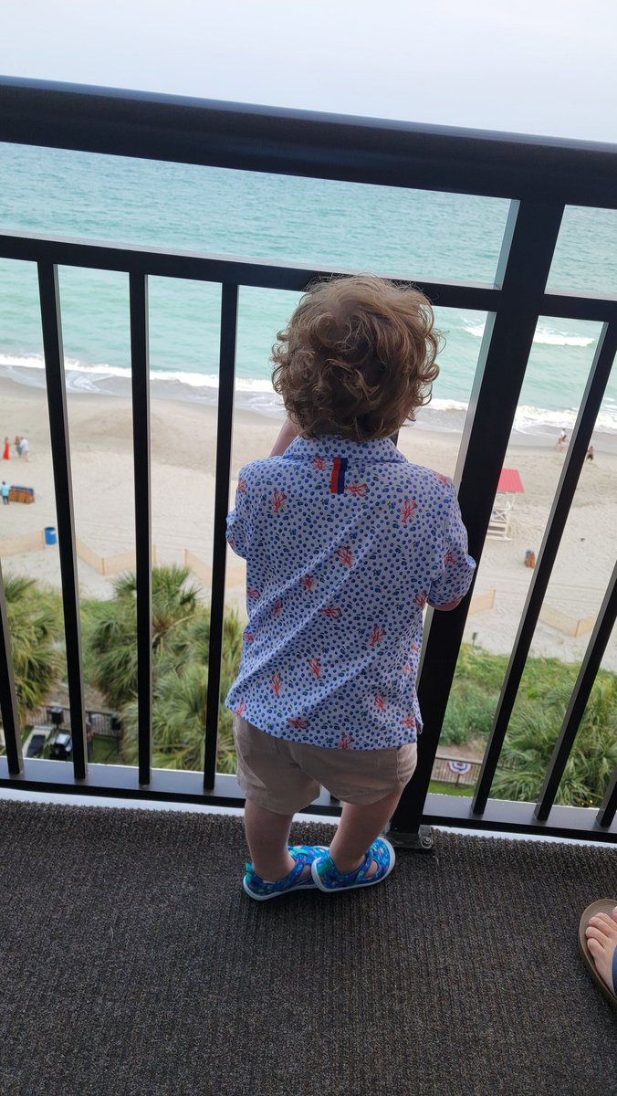 StephSuttles's tweet photo. Repping the resort casual @rhoback @AaronSuttles https://t.co/yavhCJwQ3G