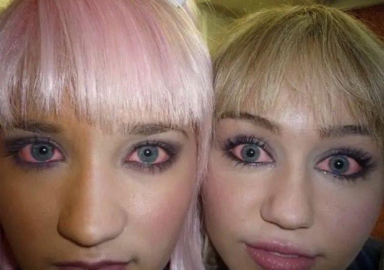 "dos boletos para barbie por favor"