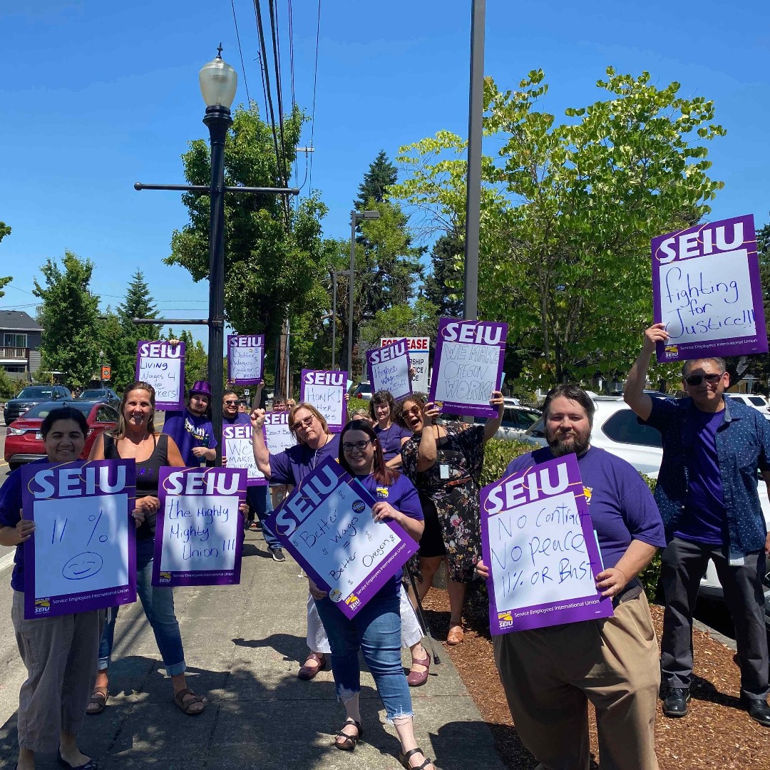SEIULocal503's tweet photo. State workers across Oregon picketed Wednesday at dozens of worksites in support of economic justice, safe &amp; equitable workplaces, sustainable workloads, and a strong union! #wemakeoregonwork #pickettowinit

https://t.co/IbhzA2nXVl https://t.co/OVBgw5XpYo