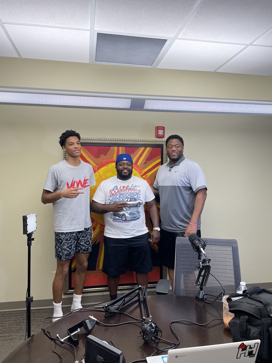 willzeetidwell's tweet image. just finished interviewing the #1 HS player in the state of Arkansas.🏀 @IamJacob2026 

&amp;amp; his Pops Jason Lanier - very successful biz man, father, &amp;amp; mentor.🤝🏾

dropping soon.🔥

@WINJECTSTUDIOS 

speakupzee.com