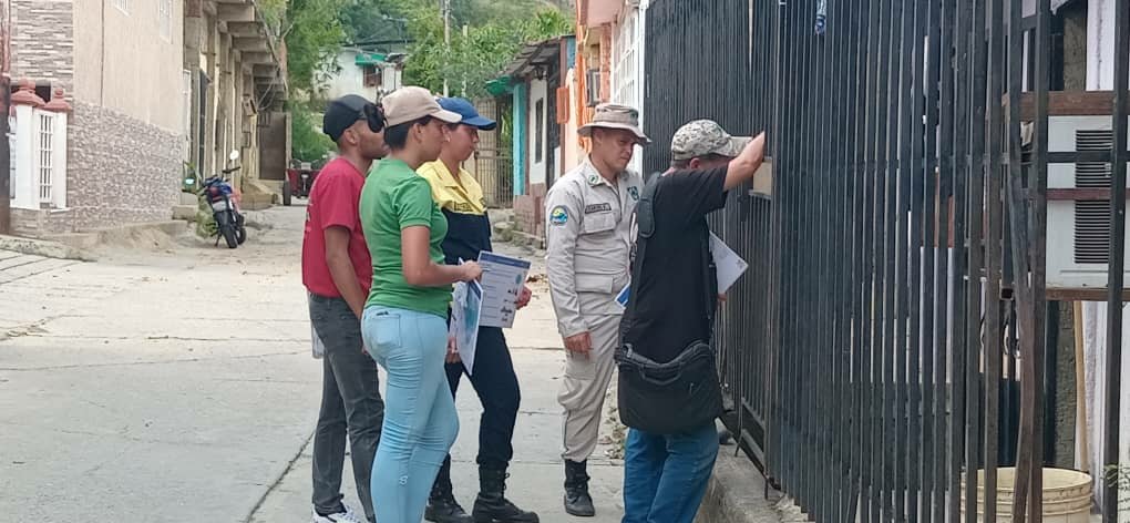 #AlDía🌱|| El Equipo de Gestión Ecosocialista se trasladó a la parroquia La Beatriz en el edo. Trujillo, para fomentar la conciencia ecológica y amor por el planeta con el Programa de Sensibilización contra la #CrisisClimática, donde se atendieron 116 viviendas.
<a href="/Nicol/">Nicol Olshansky</a>