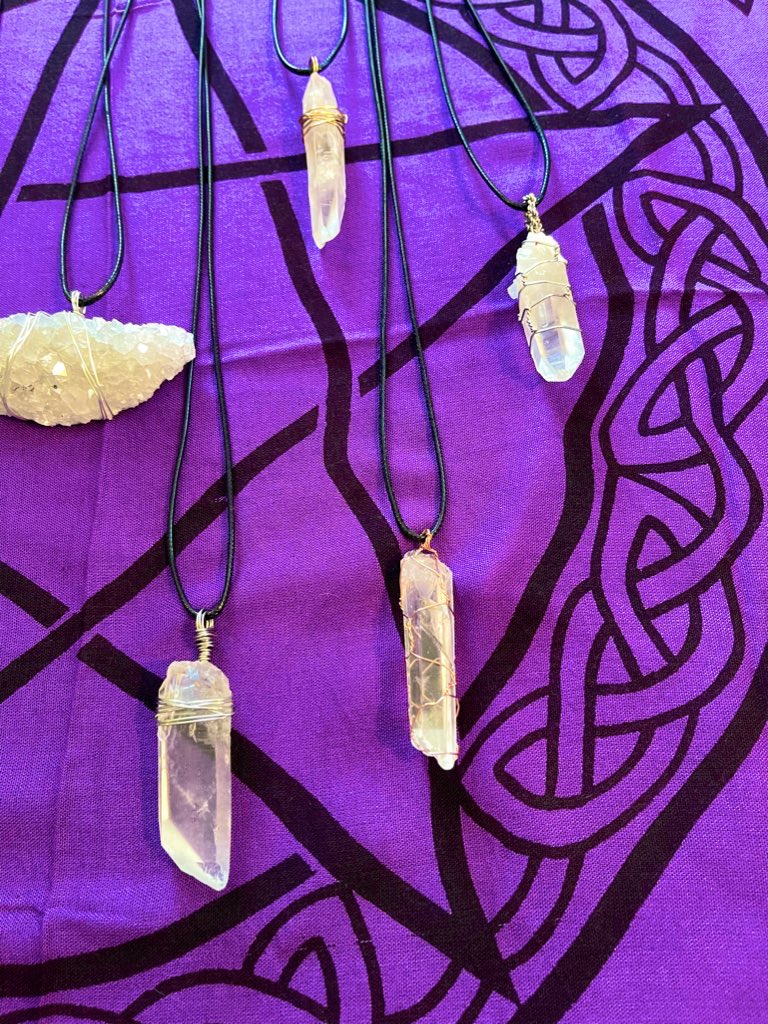 Eight quartz crystal points and one quartz druzy. #crystalhealing #crystalshop #Pendant #crystalmagic #crystaljewelry #Witchy #WitchyVibes #Wicca