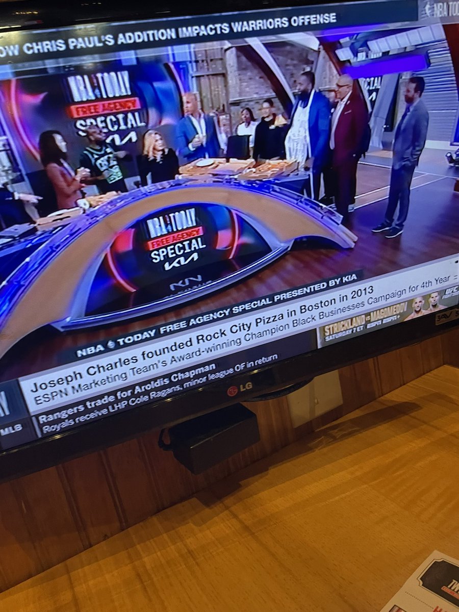 Knickolas_'s tweet photo. They on ESPN having a "I didn't get fired" pizza party i'm crine https://t.co/rYbIFHFJH7