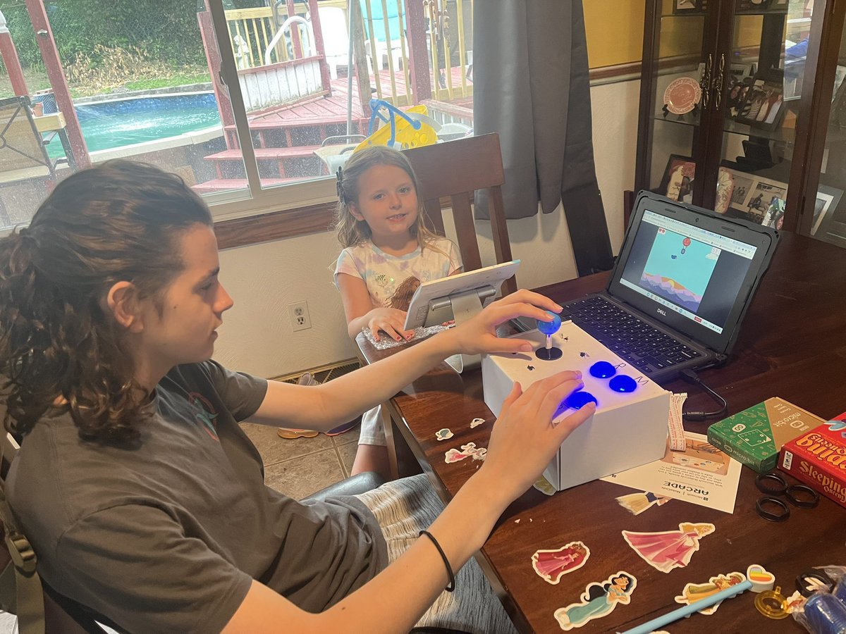 MelissaB24's tweet image. @microbit_edu @MSMakeCode I was so excited after #INCSPDweek that I built the joystick controller with my kids when I got home! We are currently coding a new game! 🙌🏼 @nextech @IndianaCSTA #futurecoders