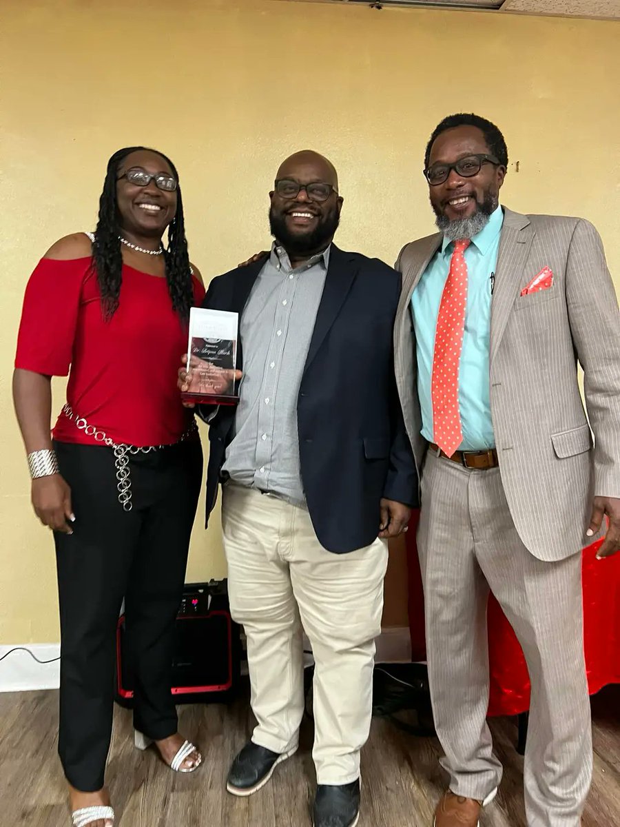 As we move forward, I just want to take time to THANK Dr. Marsh for his outstanding leadership of 3 years, which concluded with the last Lee class! Words cannot express how much we appreciate your love, commitment, &amp; sacrifice to Lee! Thank you Doc <a href="/PrincipalAMarsh/">Lee High Principal</a>  #LeeU❤️🤍❤️🤍