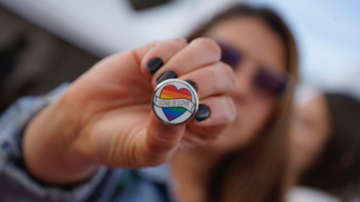 subaalcaldia's tweet photo. ¡Somos amor, inclusión y diversidad!❤️🧡💛💚💙💜

🏳️‍🌈Vivimos un día vibrante y lleno de colores en la localidad con la celebración del PRIDE 2023, que estuvo lleno de presentaciones culturales y 32 emprendimientos locales, de los cuales 12 pertenecen a nuestra comunidad LGBTI. https://t.co/oAUVvYXWjG