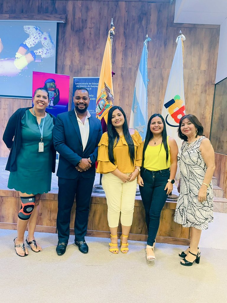 AlanBalerio's tweet photo. Hoy culminamos con mucho entusiasmo el Campamento de Escuelas   que Inspiran, dónde nuestros estudiantes demostraron todas sus destrezas y  trabajo de equipo. @EducacionZ8_Ec @mariabrownp @SaritaVizuete @goberguayasec #Distrito09D03 https://t.co/Er831YEqvA