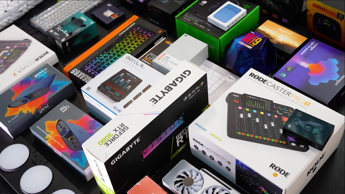 randomfrankp's tweet photo. Oh shit! I forgot to announce next week July 7th at 7pm (7/7 @ 7) I'll be live on WhatNot with some huge giveaways and tech starting at $1! Bookmark the stream so you don't miss out!
🔥 https://t.co/OILiPn07sQ