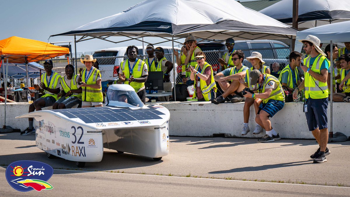 prinsolar's tweet photo. With an eventful first day of racing in the books, Principia is currently in 1st place with 95 laps, followed closely by Florida State, with 90 laps.

Photo credit: @ASC_SolarRacing 

#principiacollege #principiacollegesolarcar #formulasun #solarcarrace #formulasungrandprix https://t.co/gtQbaZVajO