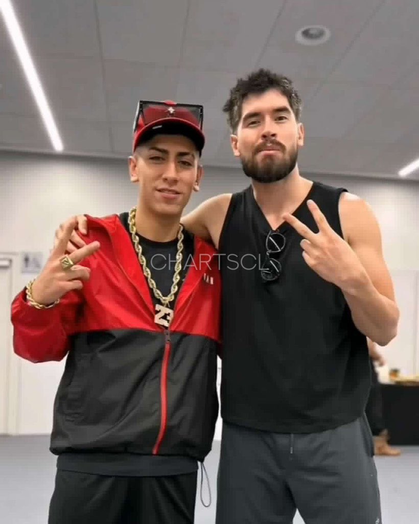 ChartsCL's tweet photo. El Jordan 23 junto a Germán. https://t.co/axT6OSSBLY