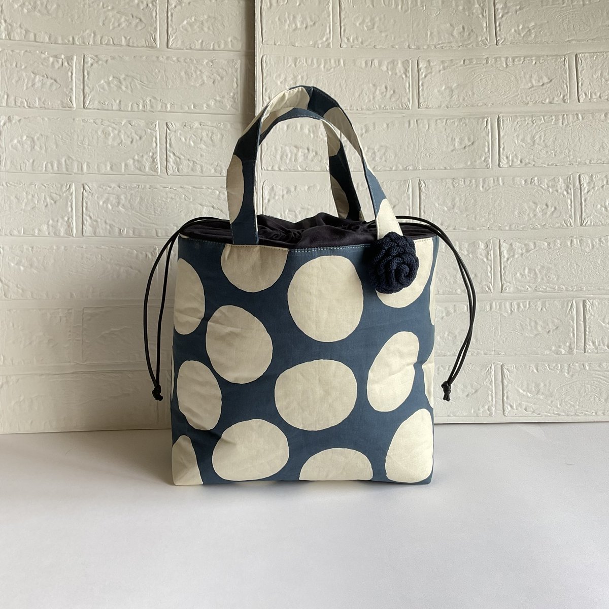 KJR66794292's tweet photo. 巾着トートバッグです
バラのコサージュは取り外し可能です
詳細はこちら👇
https://t.co/ax1aqJuQry

ぜひ覗いてみてください✨

#ハンドメイド 
#ハンドメイド好きな方と繋がりたい https://t.co/mza4nwq4ai