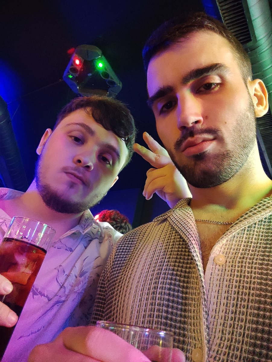 Teuris_'s tweet photo. Tu novia nos pide Clash https://t.co/uyKGzh8NPQ
