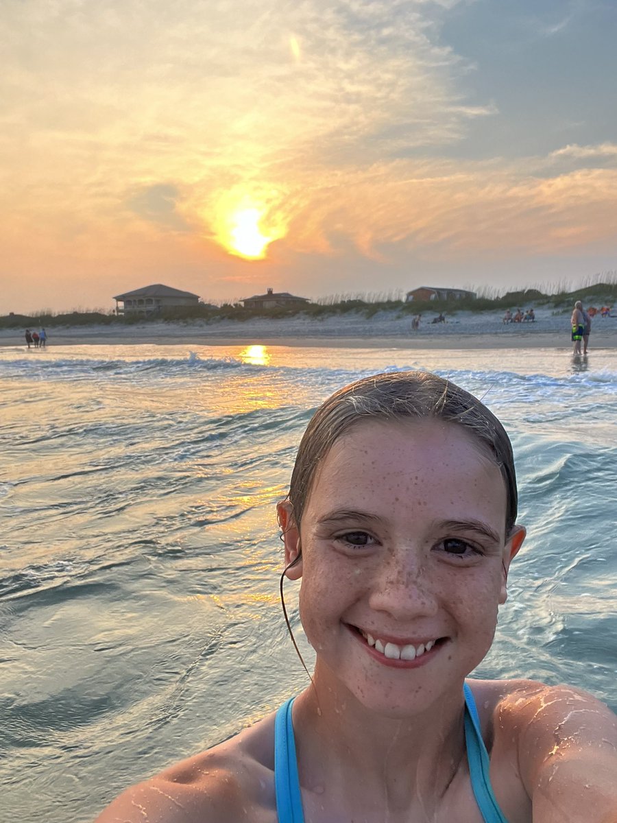 Wendy Tucker (@coachtucker2131) on Twitter photo Sun โ๏ธ and Moon ๐...taken 5 minutes apart! <a href="/laneyrtucker2/">Laney Tucker 2030</a> <a href="/gregtucker31/">gregtucker31</a> <a href="/UKsoftball/">Kentucky Softball</a> Sun โ๏ธ and Moon ๐...taken 5 minutes apart! <a href="/laneyrtucker2/">Laney Tucker 2030</a> <a href="/gregtucker31/">gregtucker31</a> <a href="/UKsoftball/">Kentucky Softball</a>