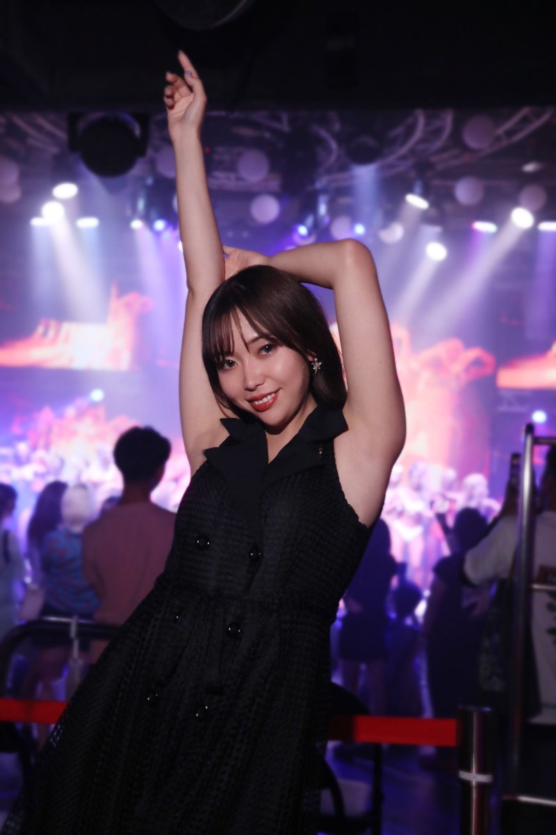 oda_kanon's tweet photo. 昨日のパーティーイベントの際に
撮ってもらった写真だよ✨

ナイト系の撮影も似合うでしょ🌙🖤

RQする前は被写体モデルで
よく作品撮りとかしてました📸

７月以降はリク撮など解放する予定なので
沢山撮ってください😌

#撮影モデル #bobix #レースクイーン #被写体 #個撮 #作品撮り #ポートレート https://t.co/inwSM0rjK8