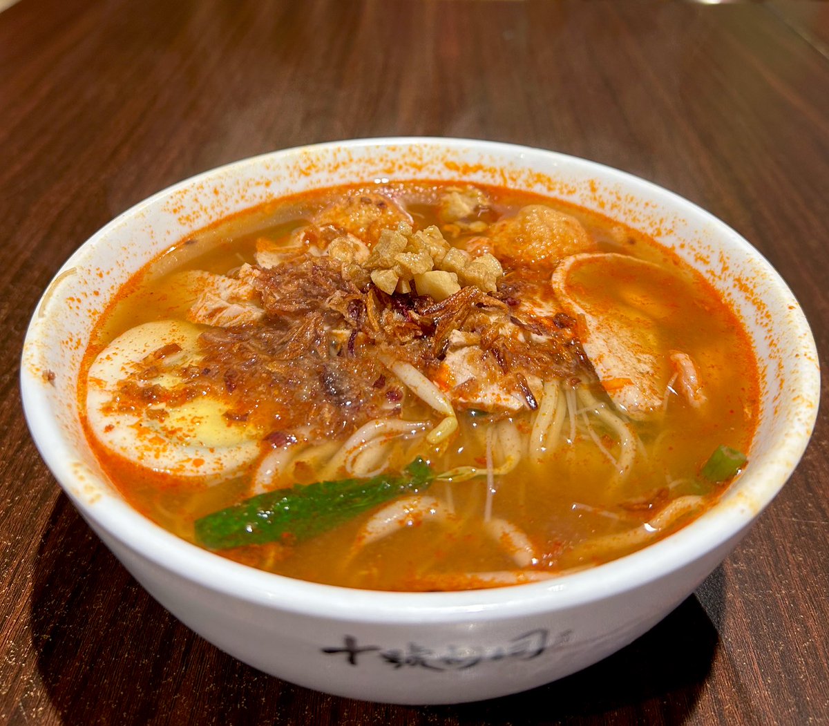 RamenNatto_Asia's tweet image. マレーシアご飯🇲🇾

蝦麺 プロウンミー🦐 RM15 (461円)
海老の出汁が効いたスープがおいしい♪
具沢山☺️

#蝦麺 #PrawnMee #マレーシアご飯 #B級グルメ