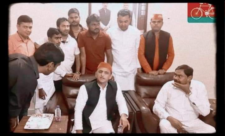 Purusho72424603's tweet photo. शोषित ��ंचित ,दलित , पिछडो अल्पसंख्यको के मसीहा , सहज, सरल, दृढ़ तथा कर्मठ व्यक्तित्व के धनी प्रखर-मुखर जनप्रिय नेता समाजवादी पार्टी के राष्ट्रीय अध्यक्ष आदरणीय श्री Akhilesh Yadav जी, पूर्व मुख्यमंत्री उत्तरप्रदेश को जन्मदिन की अशेष बधाई एवं हार्दिक शुभकामनाएँ।
@yadavakhilesh https://t.co/7KBSoOV7dM