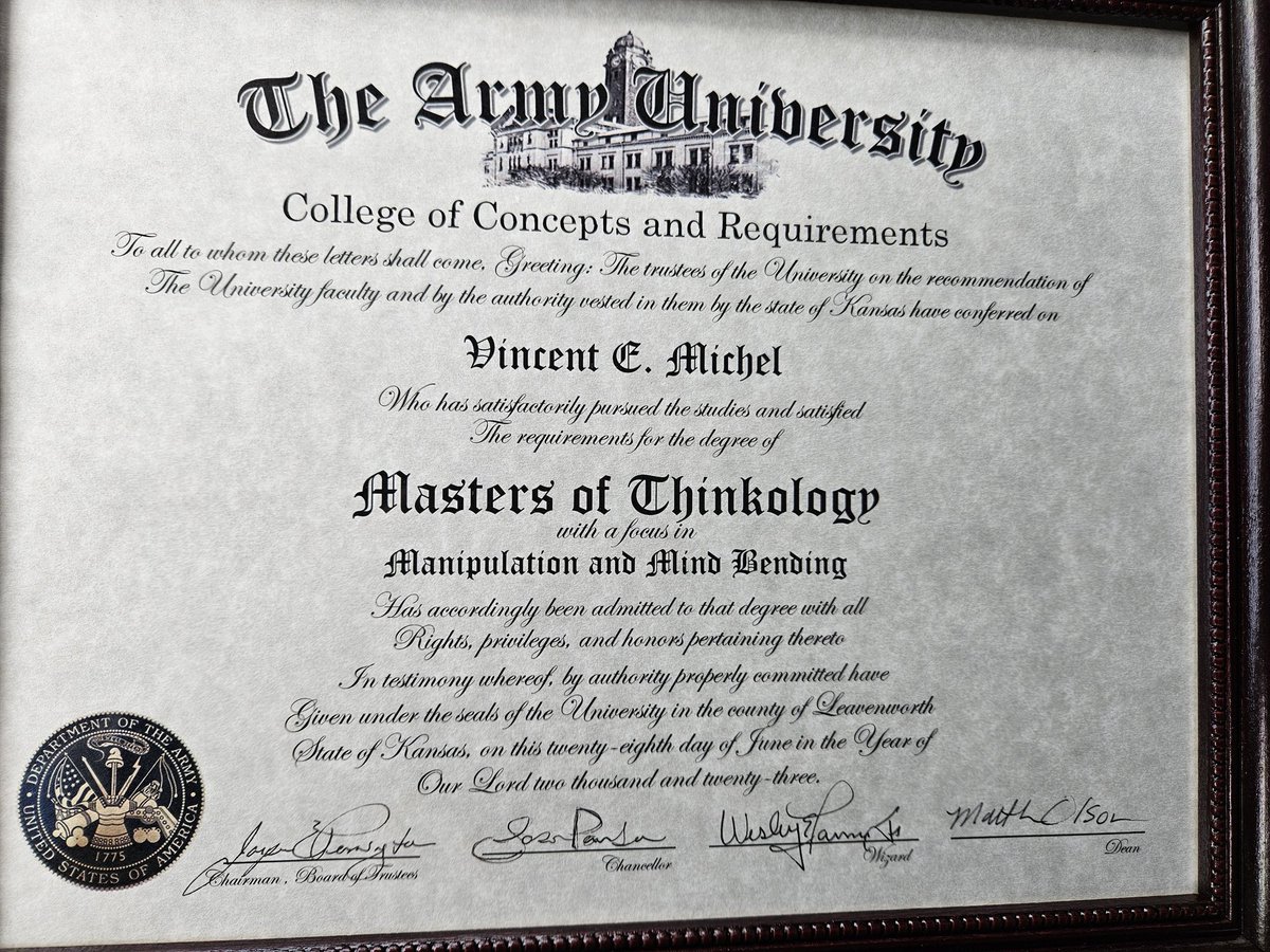 Lobos505's tweet image. Today was my last day with the concepts div of @USArmyMCCoE CDID. This is an awesome farewell gift b/c it captures how I was given the chance to conceptualize about potential solutions for the future Army C2 system! Was even able to create some fans of IO!
#Futurescommand