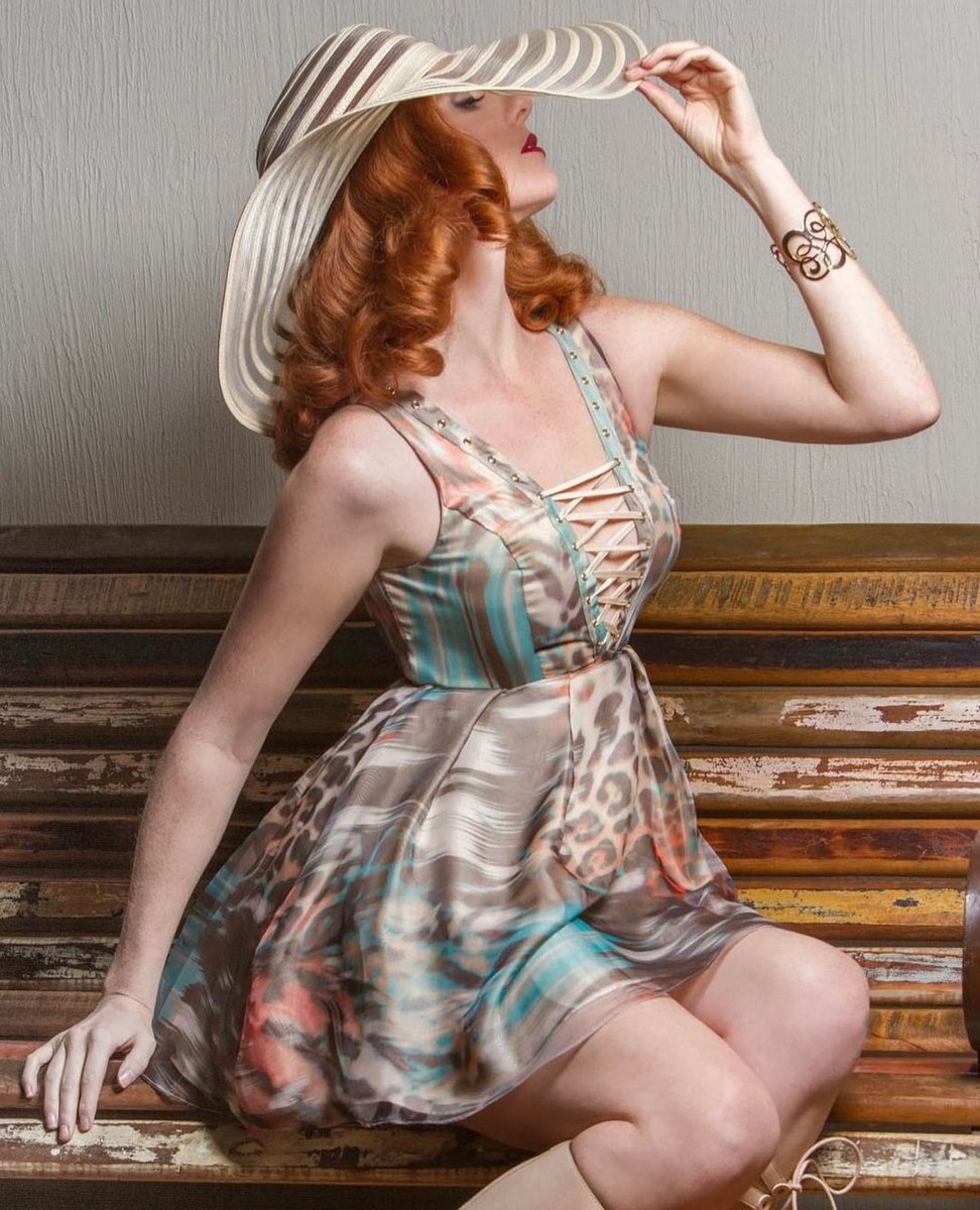 Here comes the sun ☀️❤️ 

Photography: Helios 
Agency: all about You! (Seattle) 

#model
#Seattle 
#summer
#redhead