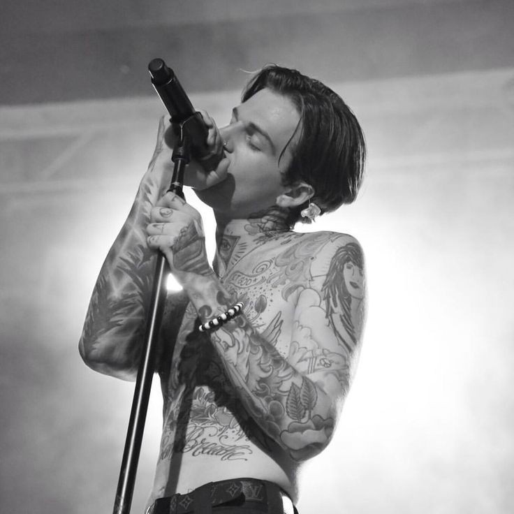 “Eu não gosto que as pessoas me chamem de ex da Billie Eilish.” – revelou o ex de Billie Eilish em nova entrevista.