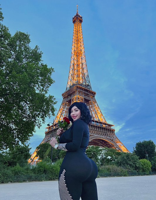 mange mon cul au clair de lune 💗 https://t.co/Nu59yXqgRJ