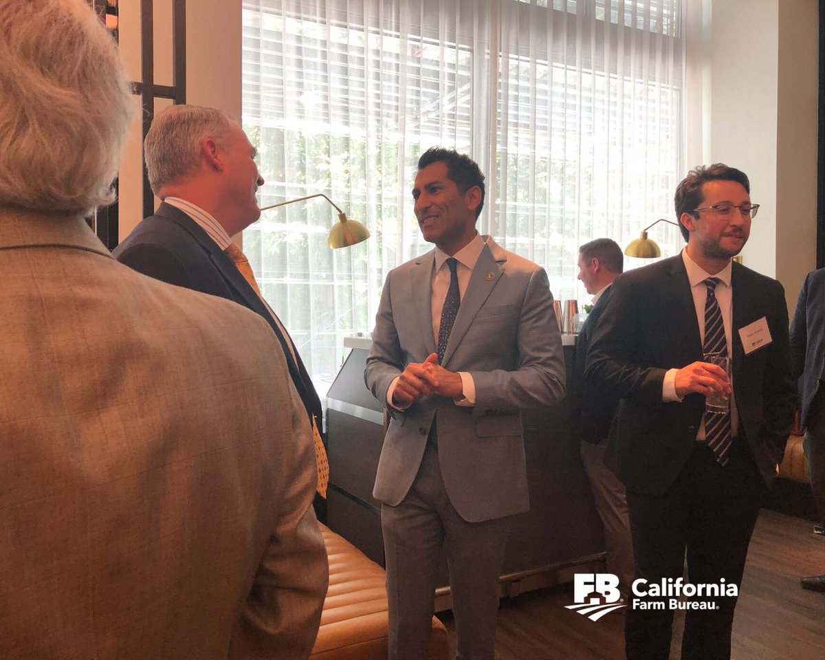 CAFarmBureau's tweet photo. California Farm Bureau leaders and members congratulated Assemblymember Robert Rivas today after the Salinas lawmaker was sworn in as California's speaker of the Assembly.
#cafarmbureau #cafb #assemblymember #salinas https://t.co/dTrJMz8Rxn
