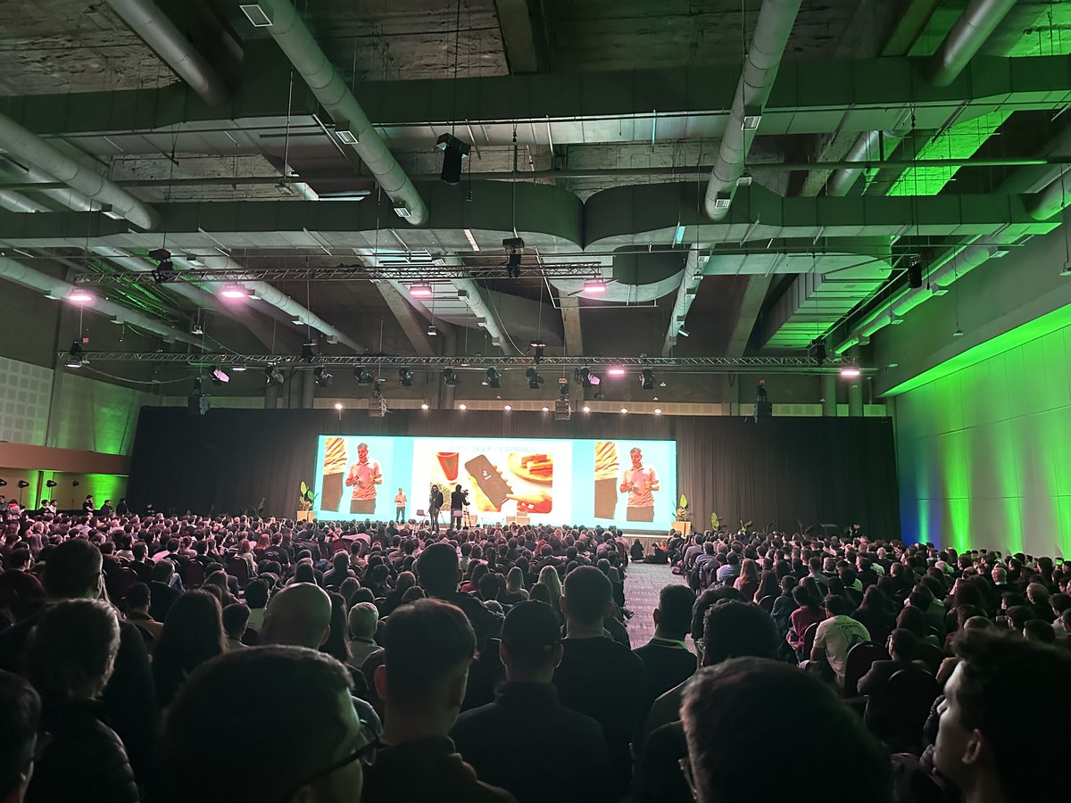 Ayer participamos con <a href="/kukegil/">Fran Gil</a> de la #ExperienciaEndeavor  y  conectamos con  emprendedores del programa HIT. 
Sin dudas, estas experiencias #motivan, #inspiran, #fomentan y nos hacen #revolucionar nuestro propio ser, trascendiendo cualquier tipo de limitaciones. 
<a href="/Food4You_bio/">Food 4 You</a>🚀