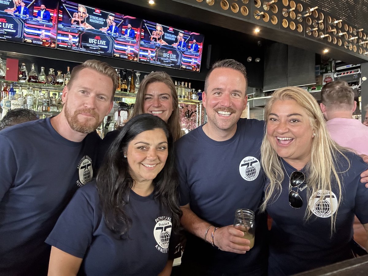 MsRomanini721Q's tweet photo. Great day of learning and team building. Proud to be a D75 Admin! Had the best time catching up with some of my favorite colleagues. @CSAD75 @AlpapCsa @DOEChancellor https://t.co/q4fEhPdCUA